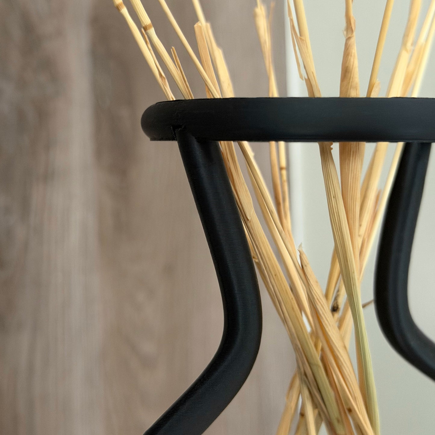 Designer vase: The outline