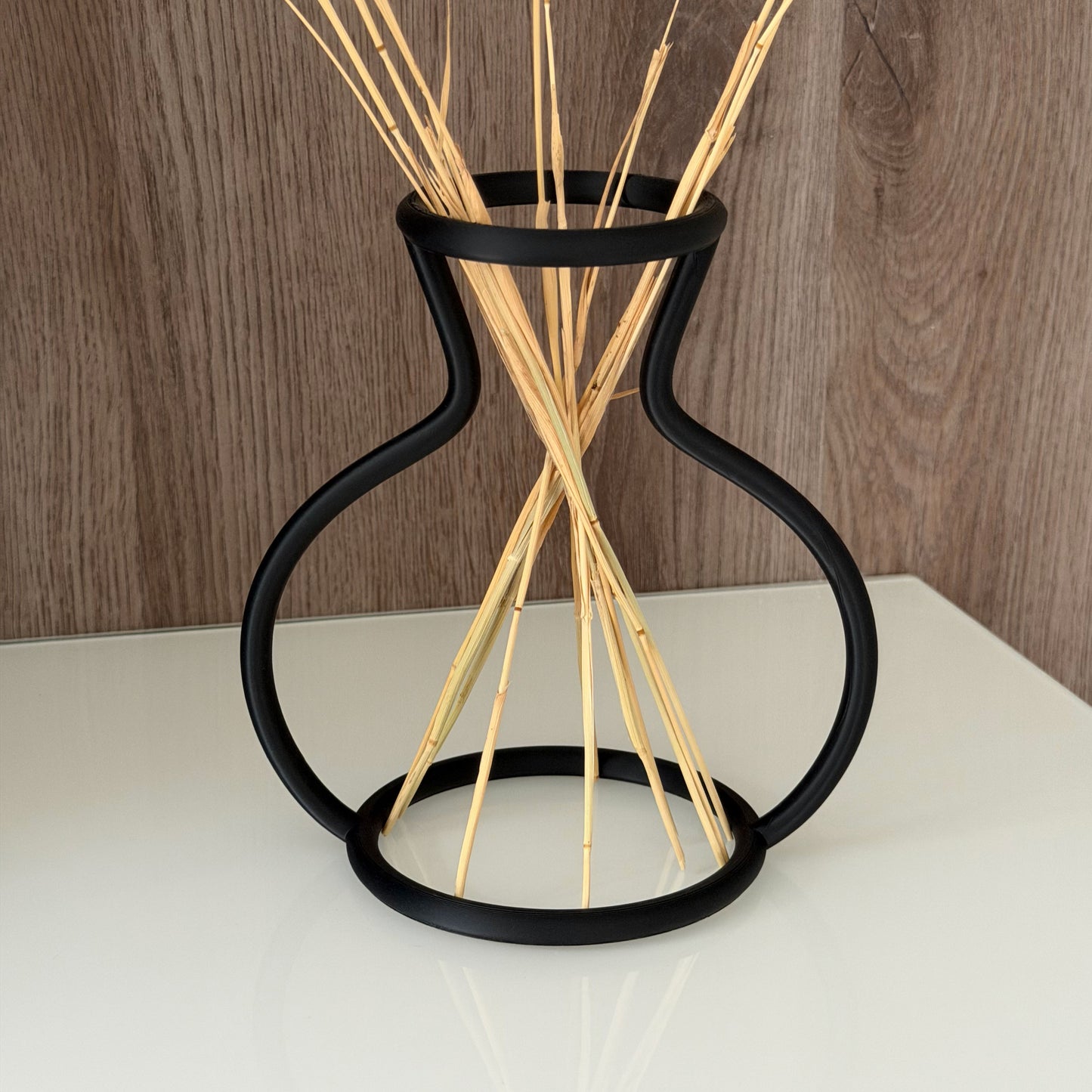 Designer vase: The outline