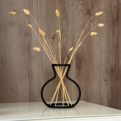 Designer vase: The outline